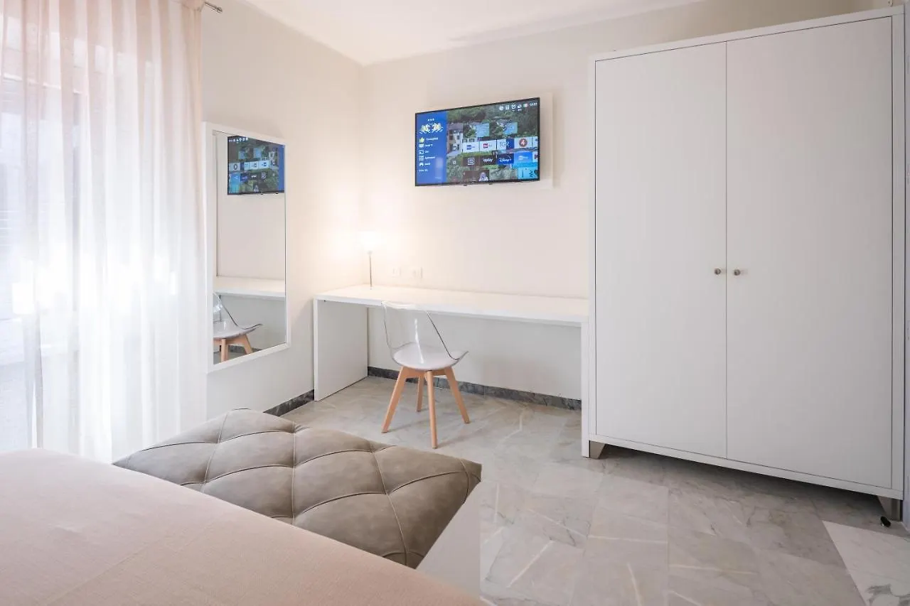 Hotel Cavalieri Del Mare Marina di Massa 3*,